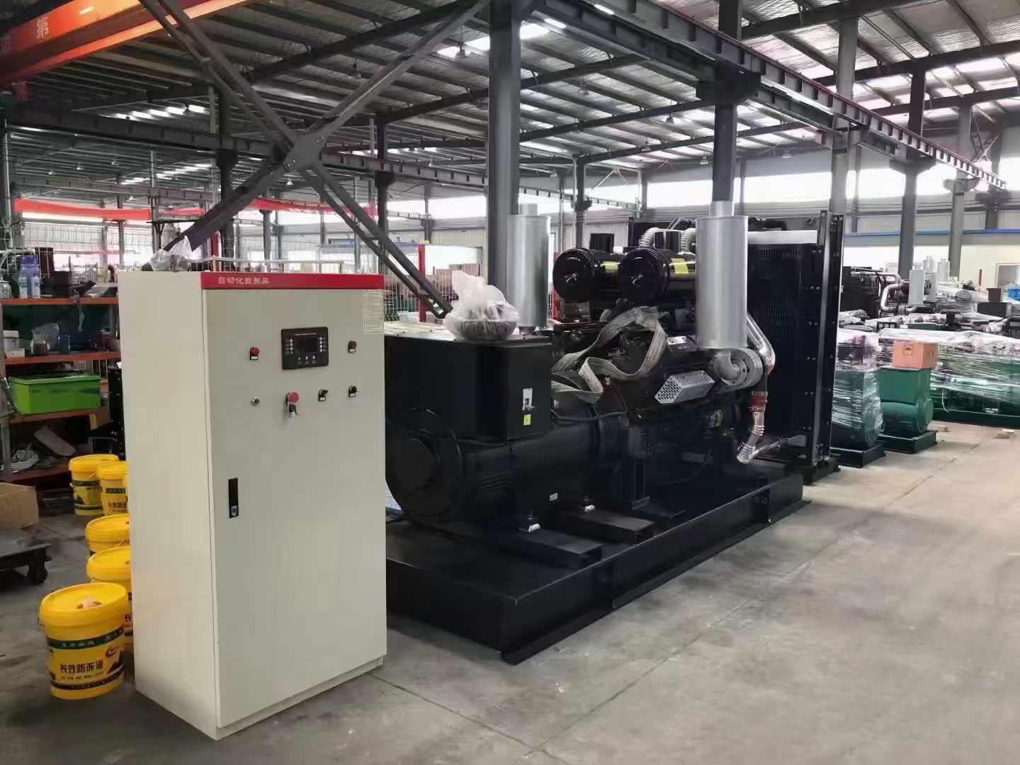 本号镇柴油发电机运行时的噪音和振动水平如何？