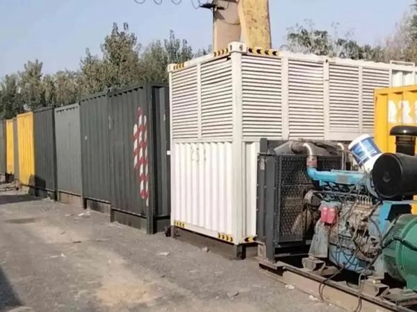 本号镇200KW柴油发电机机组每小时油耗是多少？